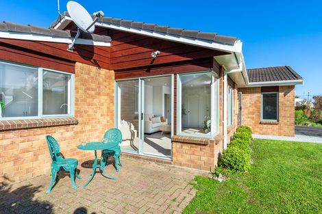 Photo of property in 19 The Grove, Red Beach, 0932