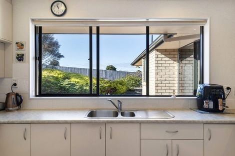 Photo of property in 17 Bundoran Way, Pinehill, Auckland, 0632