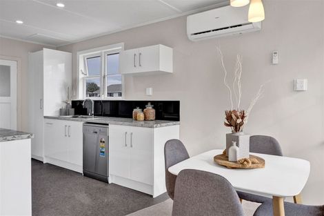 Photo of property in 13 Malone Place, Hawera, 4610