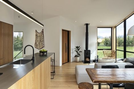 Photo of property in 63 Mcdonnell Road, Arrowtown, 9302