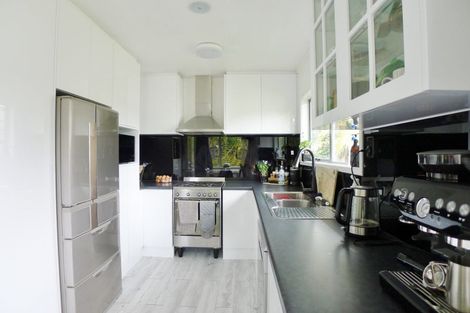 Photo of property in 2/5 Hellyers Street, Birkdale, Auckland, 0626