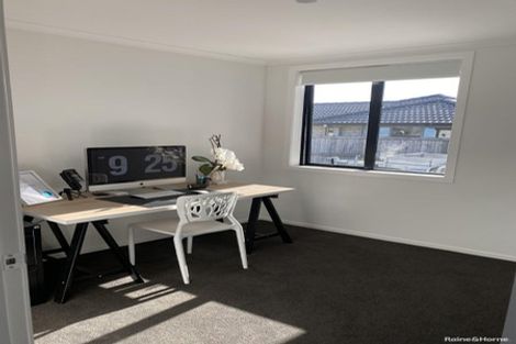 Photo of property in 37 Livingstone Drive, Papamoa Beach, Papamoa, 3118