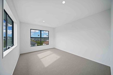 Photo of property in 17 Nola Dawn Avenue, Papakura, 2110