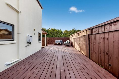 Photo of property in 97 Mt Lebanon Crescent, The Gardens, Auckland, 2105