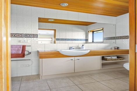 Photo of property in 115 Grand Drive, Orewa, 0931