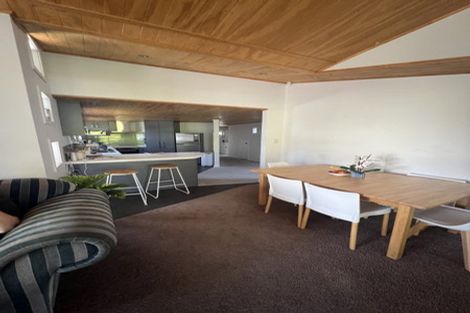 Photo of property in 22 Capilano Place, Glenfield, Auckland, 0629