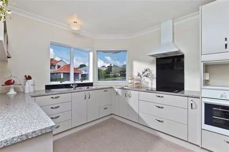 Photo of property in 2/5 Fenwick Avenue, Milford, Auckland, 0620