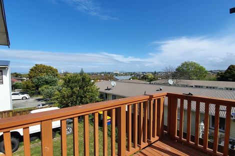 Photo of property in 3/104 East Coast Road, Forrest Hill, Auckland, 0620