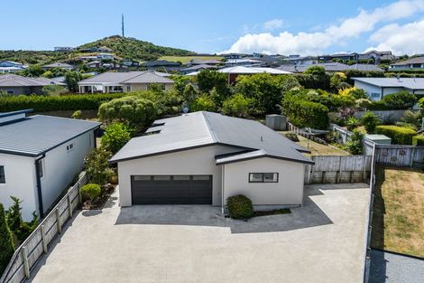 Photo of property in 25 Kaimai Place, Aotea, Porirua, 5024