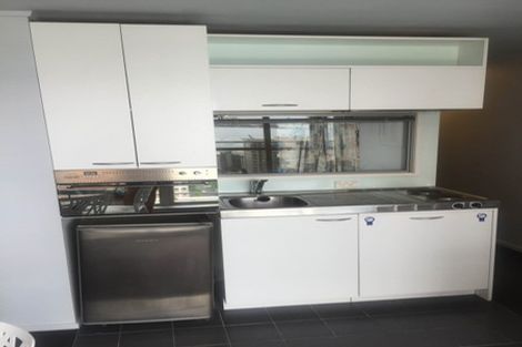 Photo of property in 26 Crompton Road, Massey, Auckland, 0614