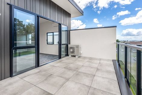 Photo of property in 24/11 Carlos Drive, Flat Bush, Auckland, 2016