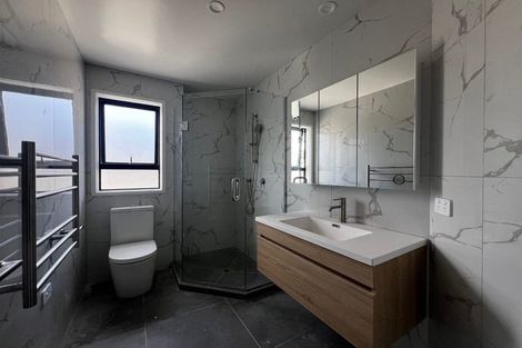 Photo of property in 21 Divich Avenue, Te Atatu South, Auckland, 0610