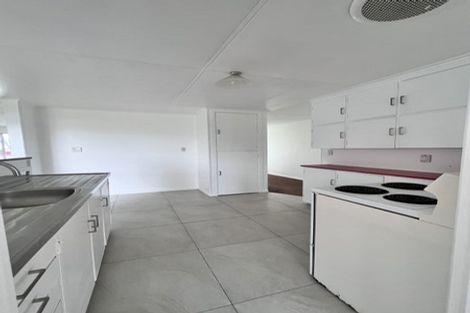 Photo of property in 93 Henderson Valley Road, Henderson, Auckland, 0612