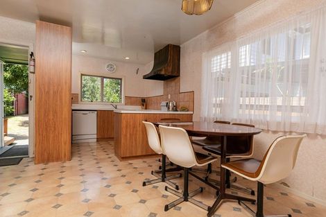 Photo of property in 11 Kingdale Road, Henderson, Auckland, 0610