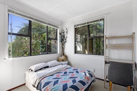 Photo of property in 24 School Road, Te Atatu South, Auckland, 0610