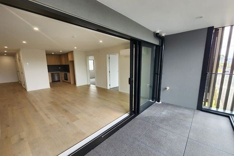 Photo of property in 2/64 Coronation Road, Hillcrest, Auckland, 0627