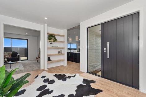 Photo of property in 12 Bosun Place, Te Atatu Peninsula, Auckland, 0610