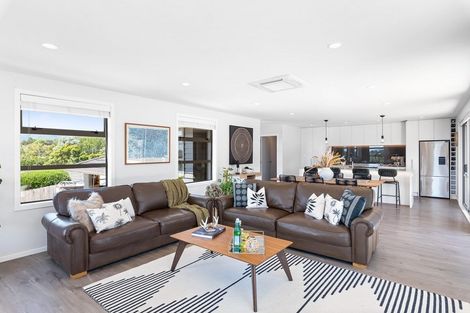 Photo of property in 6 Lambert Way, Paraparaumu, 5032