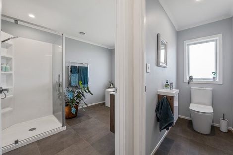 Photo of property in 7 Cross Street, Lepperton, New Plymouth, 4373