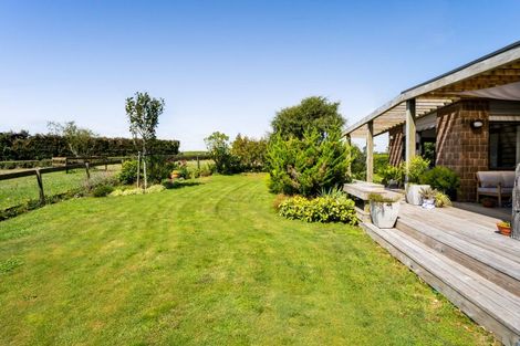 Photo of property in 88 Te Arei Road East, Lepperton, New Plymouth, 4373