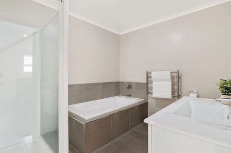 Photo of property in 18 Akeake Lane, Manurewa, Auckland, 2102