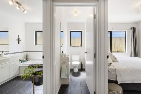 Photo of property in 32a Bath Street, Brighton, Dunedin, 9035