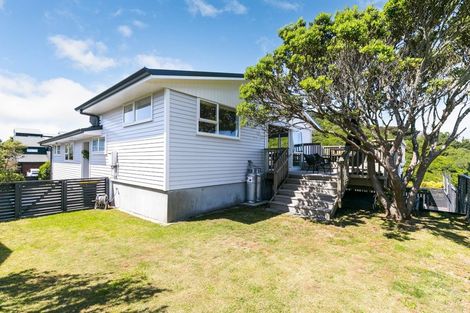 Photo of property in 4 Middlesex Place, Northland, Wellington, 6012