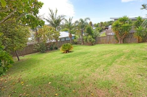 Photo of property in 5 Hiwi Crescent, Stanmore Bay, Whangaparaoa, 0932