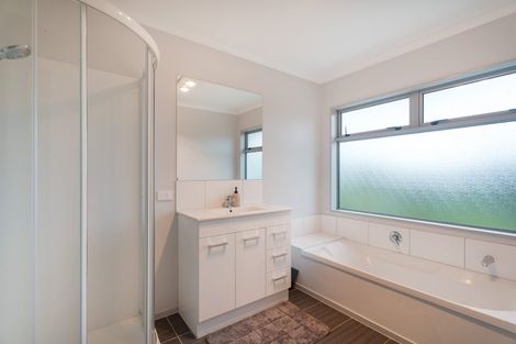 Photo of property in 18 Cresswell Place, Johnsonville, Wellington, 6037