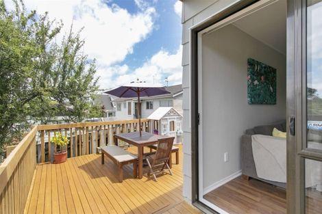 Photo of property in 10 Oreil Avenue, West Harbour, Auckland, 0618
