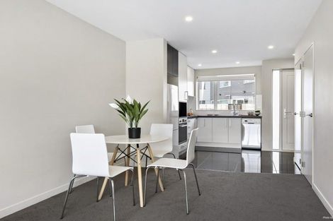 Photo of property in 2u6 Stone Street, Miramar, Wellington, 6022