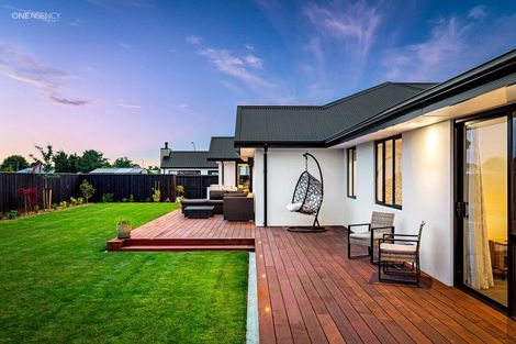Photo of property in 7 Oakville Close, Rangiora, 7400