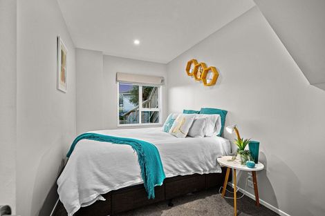 Photo of property in 23 Helleur Road, Massey, Auckland, 0614