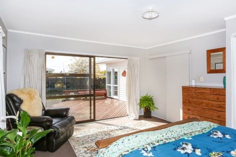 Photo of property in 22 Sandspit Road, Waiuku, 2123