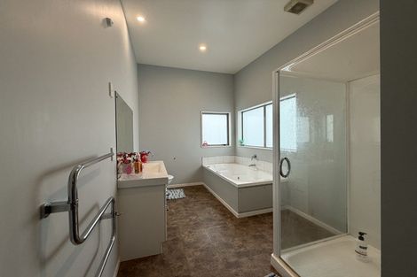 Photo of property in 23 Gifford Grove, Churton Park, Wellington, 6037