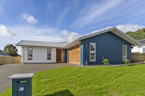 Photo of property in 18 Karearea Avenue, Waikanae, 5036