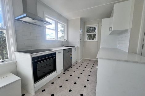 Photo of property in 100 Sidlaw Street, Strathmore Park, Wellington, 6022