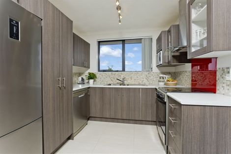 Photo of property in 16 Plumstead Rise, Glen Eden, Auckland, 0602