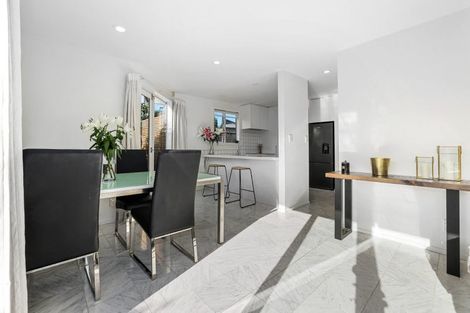 Photo of property in 34 Aikmans Road, Merivale, Christchurch, 8014