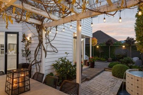 Photo of property in 34 Aikmans Road, Merivale, Christchurch, 8014