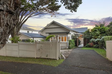 Photo of property in 1 Brett Avenue, Takapuna, Auckland, 0622