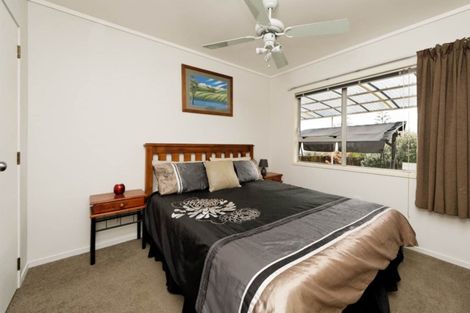 Photo of property in 9 Farwood Drive, Henderson, Auckland, 0612