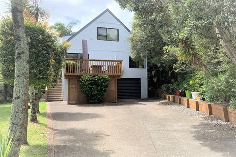 Photo of property in 21 Pohutukawa Avenue, Red Beach, 0932