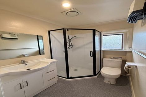 Photo of property in 33 Acacia Avenue, Upper Riccarton, Christchurch, 8041
