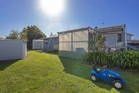 Photo of property in 85 Gloria Avenue, Te Atatu Peninsula, Auckland, 0610