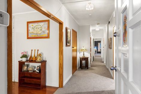 Photo of property in 10 Savoy Road, Glen Eden, Auckland, 0602