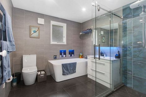 Photo of property in 37 Derwent Crescent, Titirangi, Auckland, 0604