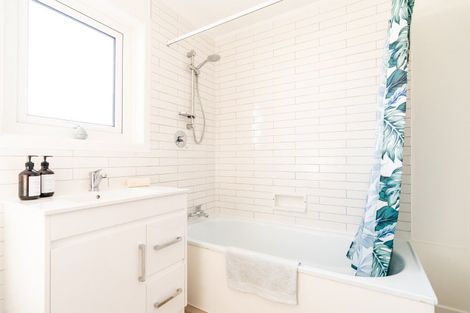 Photo of property in 113 Queens Drive, Lyall Bay, Wellington, 6022