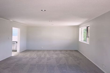 Photo of property in 8 Jenanne Place, Totara Vale, Auckland, 0629
