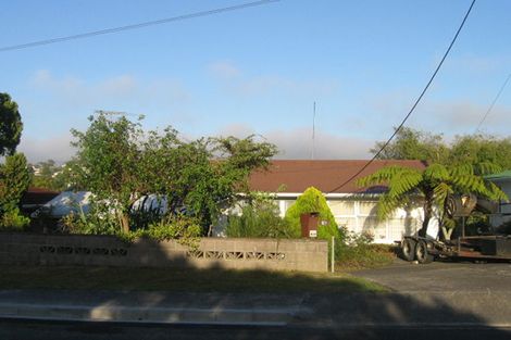 Photo of property in 2/16 Merton Avenue, Glenfield, Auckland, 0627
